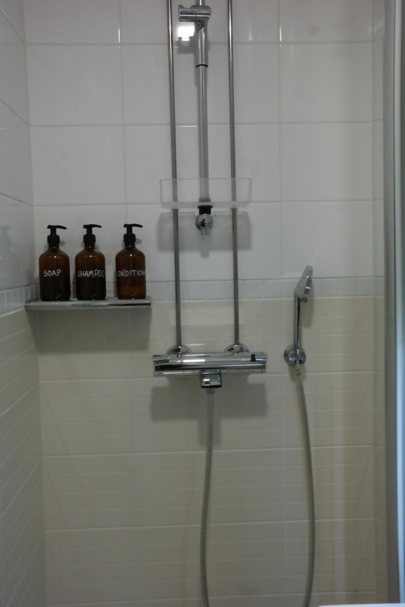 Modern Equipped Studio In Vibrant Kallio, Near Transit & Dining Spots Хельсинки Экстерьер фото